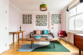 Chic Gunter Grove Flat - London Retreat